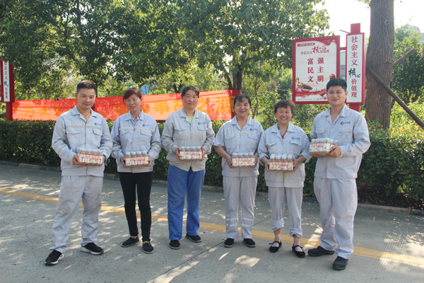 bw必威西汉姆联官方网站工会开展&ldquo;夏送清凉&rdquo;慰问活动