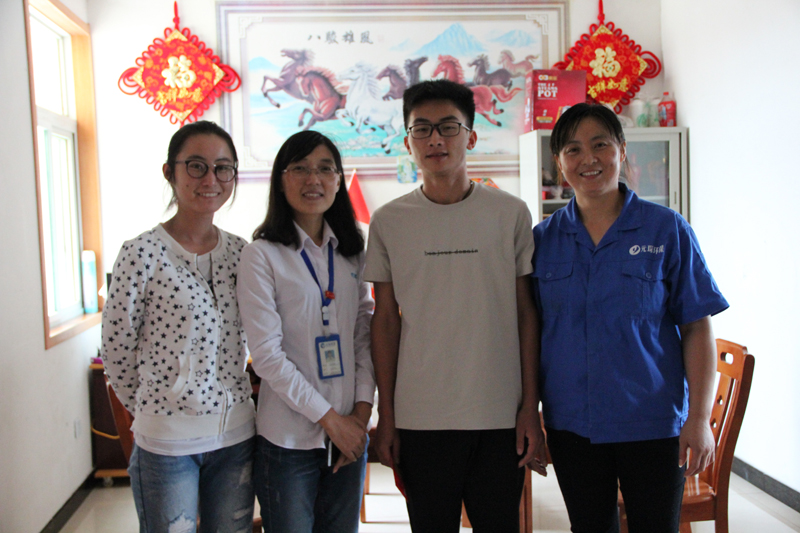 关心下一代 携手创未来&mdash;&mdash;bw必威西汉姆联官方网站为职工子女发放奖学金