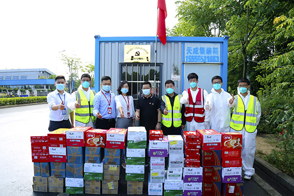 暖心！bw必威西汉姆联官方网站慰问三十头高速收费站疫情健康监测服务点工作人员