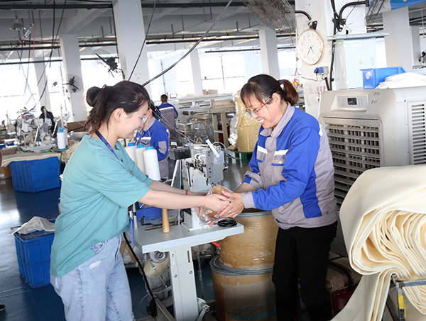 bw必威西汉姆联官方网站慰问一线夜班员工提振精神鼓士气